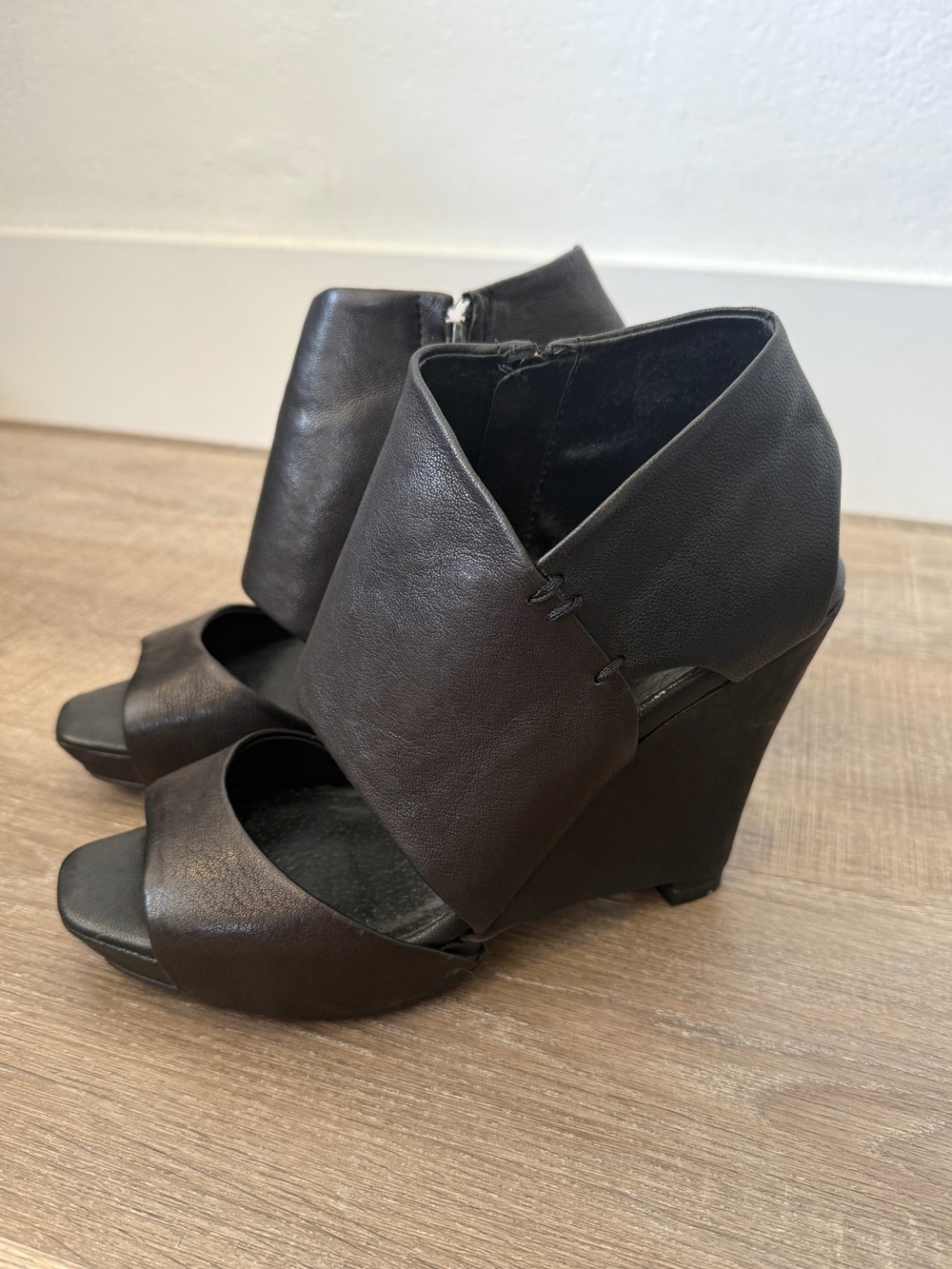 Farylrobin Size 8 Madison Black Leather Wedge Open Toe Sandals